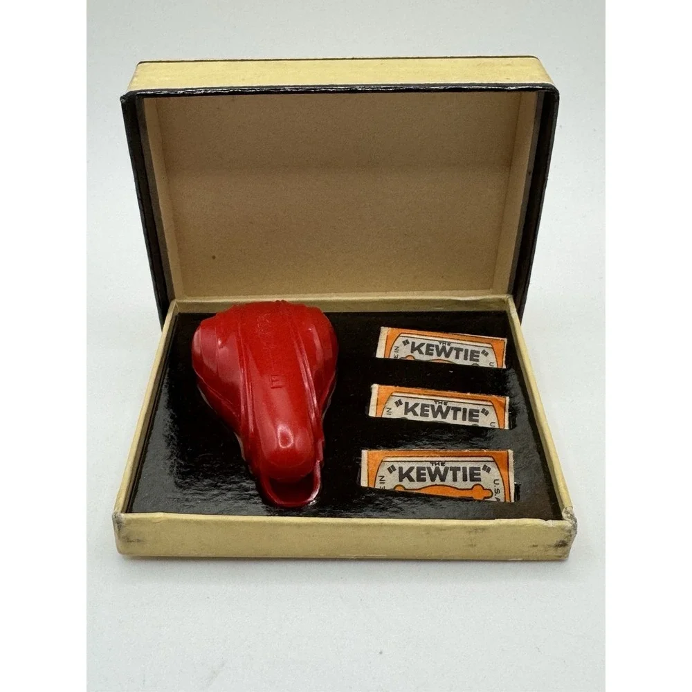 Vintage KEWTIE Miniature Double Edge Safety Razor Set ‎ - Red Case NIB W/ Blades
